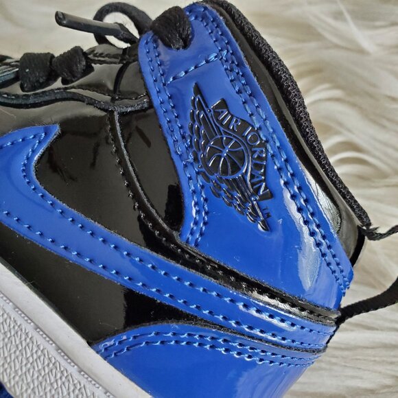 Nike Air Jordan Black/Blue Kid's 1 Retro High OG ‘Patent Bred’ SZ 10C - Picture 12 of 13
